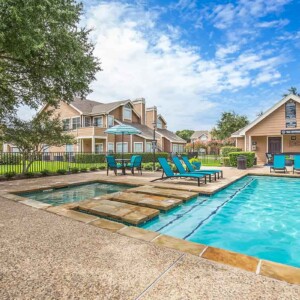 pool with hottub